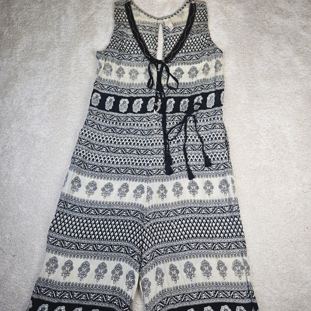 Raga Women's Size Medium Sleeveless Jumpsuit Black‎ White Boho Paisley Print